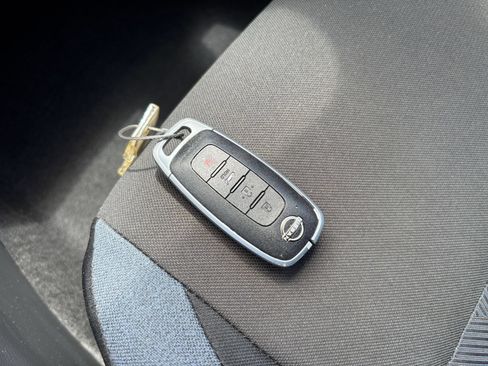 Used 2025 Nissan Versa SV FWD image 21