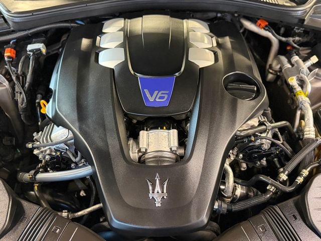 Used 2021 Maserati Ghibli S Q4 AWD/4WD image 39