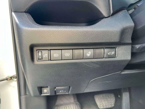 Used 2023 Toyota RAV4 SE w/ Convenience Package image 18