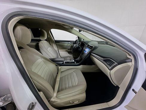 Used 2019 Ford Fusion SE image 32