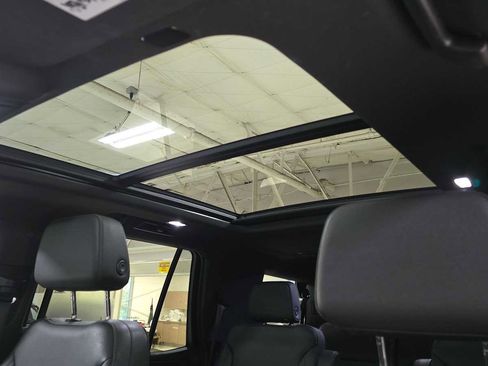 Used 2023 Chevrolet Tahoe Z71 w/ Z71 Off-Road Package image 23