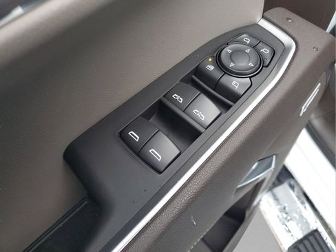 Used 2025 GMC Sierra 1500 SLT w/ SLT Premium Package image 18