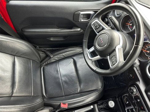 Used 2018 Jeep Wrangler Unlimited Sahara image 22