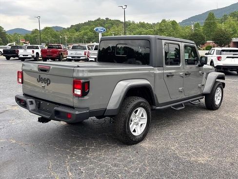 Used 2022 Jeep Gladiator Sport AWD/4WD image 7