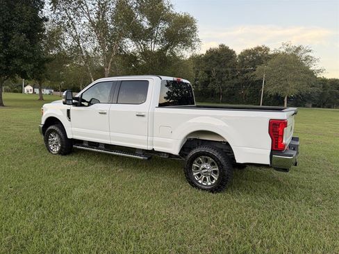 Used 2018 Ford F250 XLT w/ XLT Premium Package AWD/4WD image 4