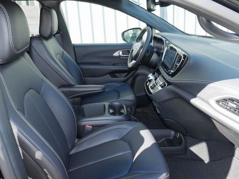 New 2026 Chrysler Pacifica Select image 27