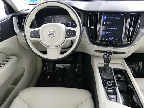 Used 2019 Volvo XC60 T6 Momentum w/ Premium Package image 25
