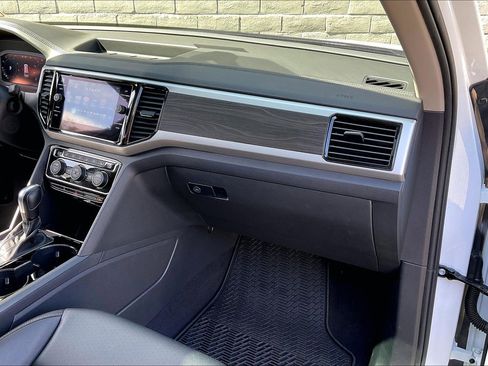 Used 2023 Volkswagen Atlas SE w/ Panoramic Sunroof Package image 16