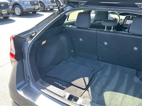Used 2022 Toyota Prius L Eco image 19