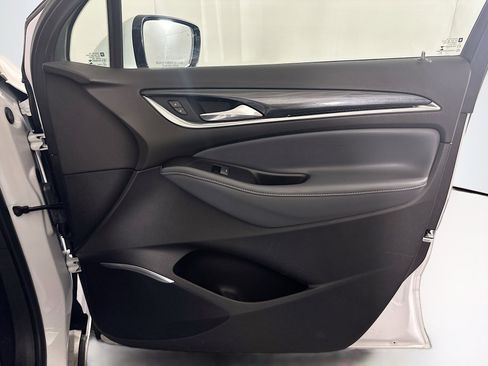 Used 2023 Buick Enclave Essence image 34