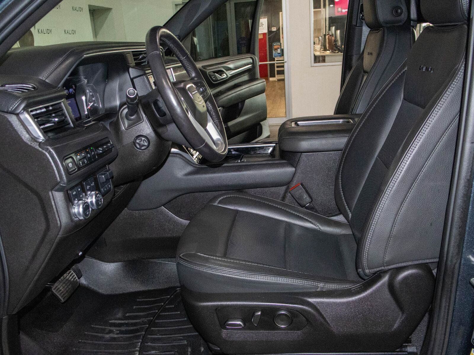 Used 2021 GMC Yukon Denali w/ Denali Ultimate Package AWD/4WD image 8