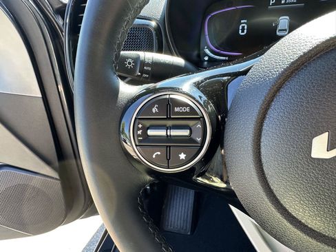 Used 2025 Kia Soul EX FWD image 25