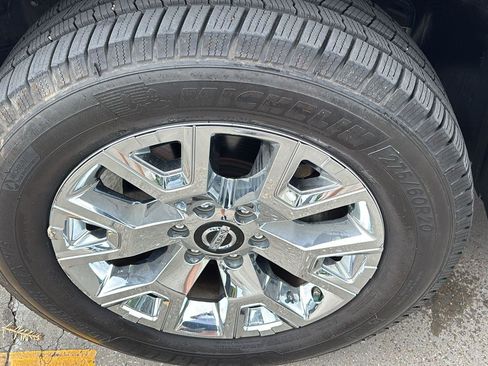 Used 2020 Nissan Titan SL w/ Moonroof Package image 13