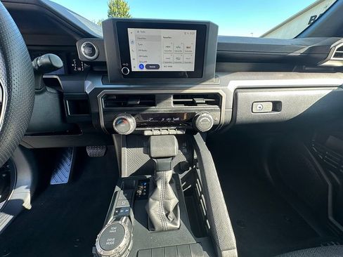 Used 2025 Toyota 4Runner SR5 AWD/4WD image 24