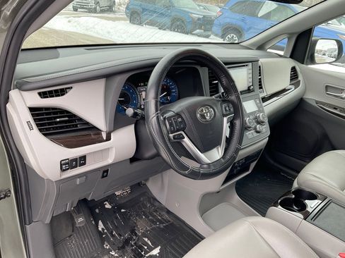 Used 2020 Toyota Sienna XLE w/ XLE Navigation Package image 15