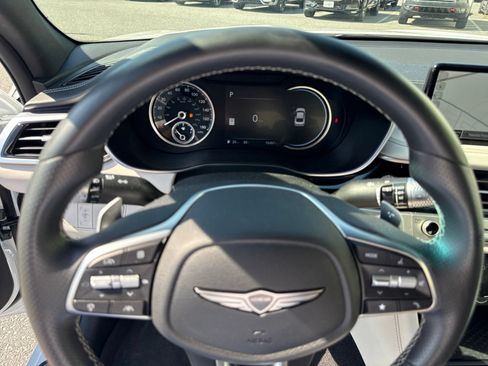 Used 2025 Genesis G70 2.5T RWD image 31