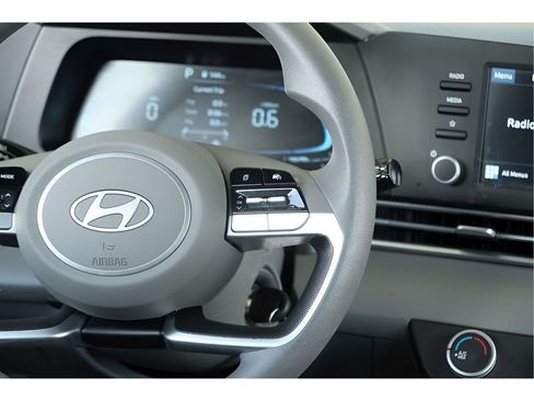 Used 2025 Hyundai Elantra SE FWD image 15