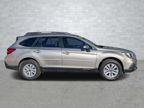 Used 2019 Subaru Outback 2.5i Premium image 4