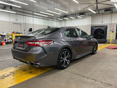 Used 2020 Toyota Camry SE image 7
