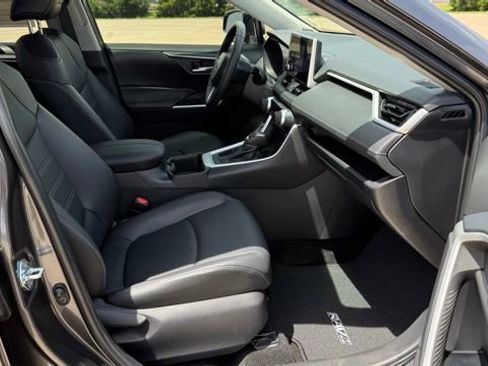 Used 2025 Toyota RAV4 XLE Premium FWD image 18