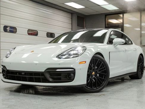 Used 2023 Porsche Panamera image 2
