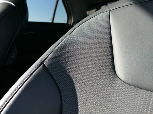 Used 2023 Kia Niro EX image 13