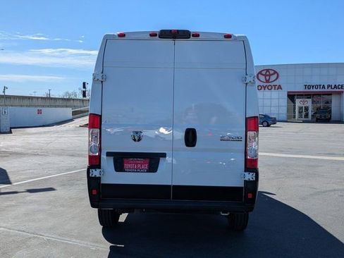 Used 2025 RAM ProMaster 2500 w/ Convenience Group image 12