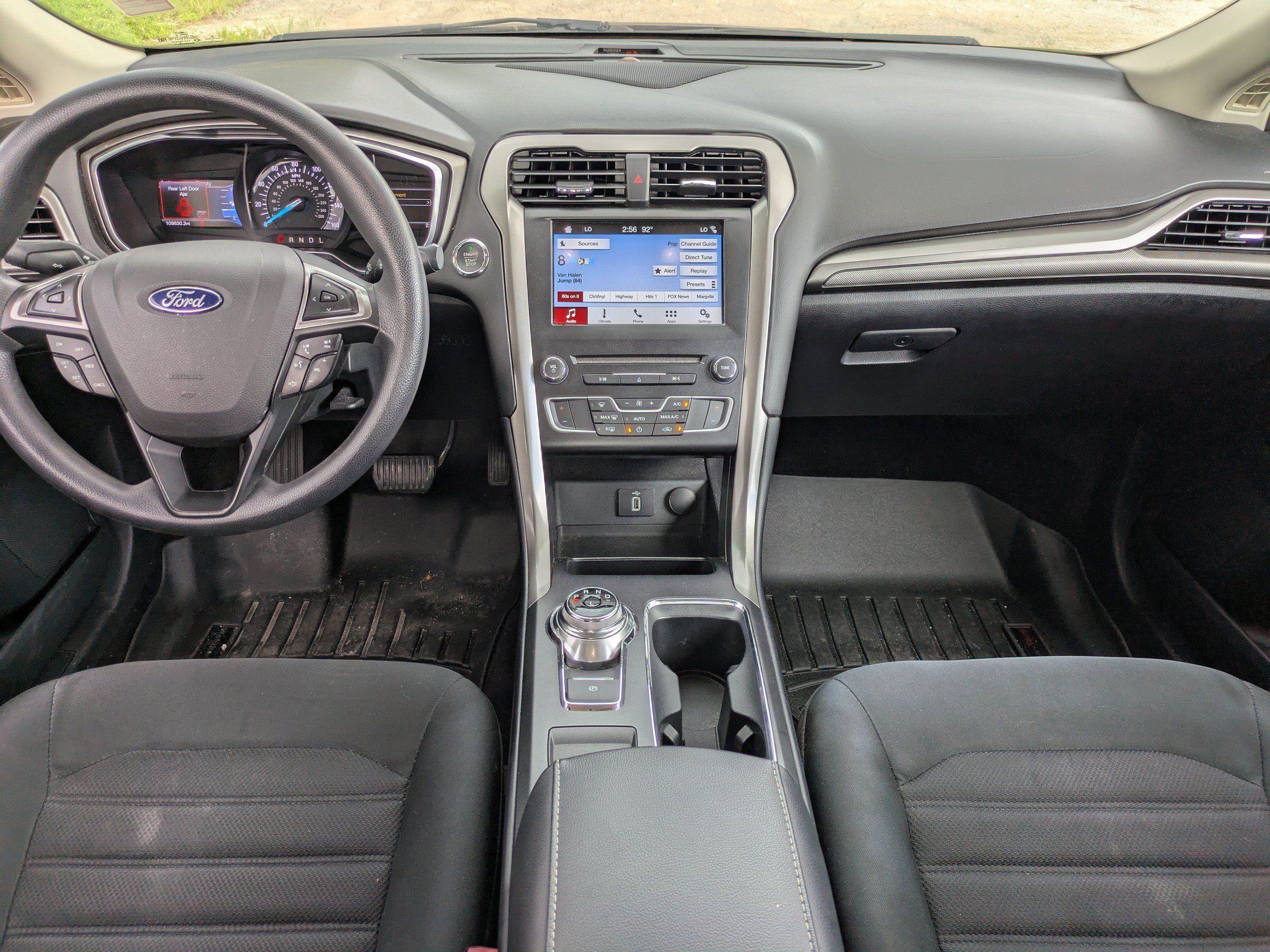Used 2017 Ford Fusion SE w/ Fusion SE Technology Package FWD image 13