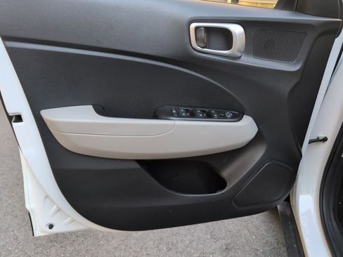 Certified 2023 Hyundai Venue SEL image 11