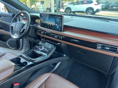 Used 2022 Lincoln Nautilus Reserve image 23