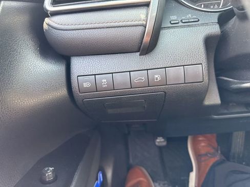 Used 2018 Toyota Camry LE image 12