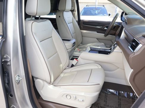 Used 2024 GMC Yukon Denali w/ Advanced Technology Package image 26