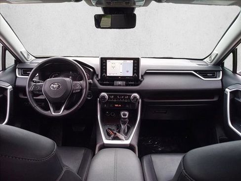Used 2019 Toyota RAV4 Limited FWD image 18