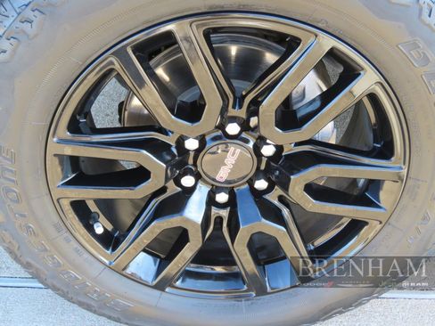 Used 2024 GMC Sierra 1500 SLT image 10