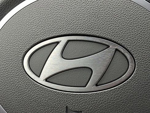 Certified 2024 Hyundai Elantra SE FWD image 30