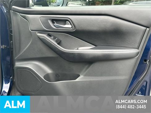 Used 2025 Nissan Rogue SV FWD image 16
