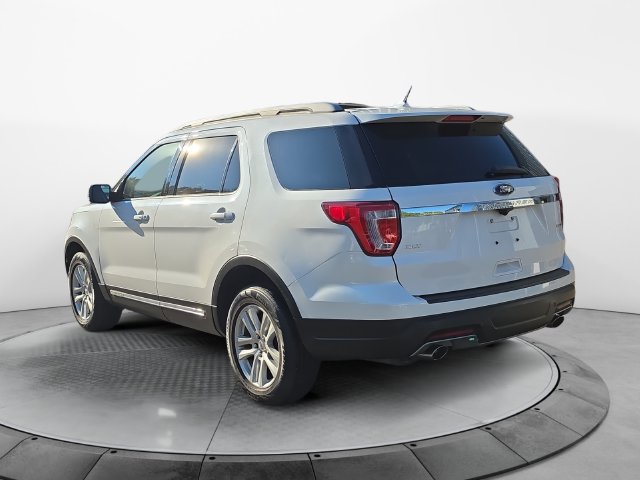 Used 2019 Ford Explorer XLT w/ Equipment Group 202A AWD/4WD image 3