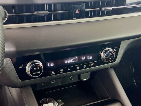 Used 2024 Mitsubishi Outlander SE image 13