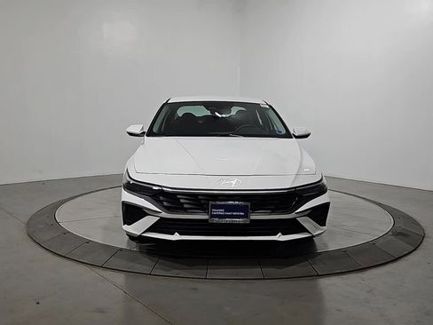 Certified 2025 Hyundai Elantra Hybrid FWD image 10