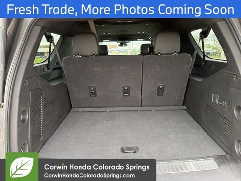 Used 2025 GMC Yukon XL Denali AWD/4WD image 9