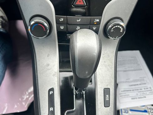 Used 2014 Chevrolet Cruze LS FWD image 15