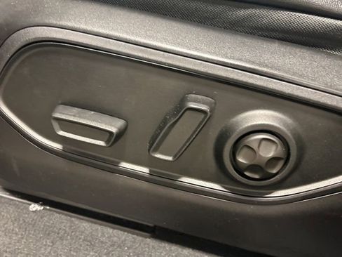 Used 2022 Jeep Grand Cherokee L Limited image 11