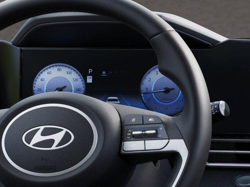 New 2025 Hyundai Elantra SEL image 14