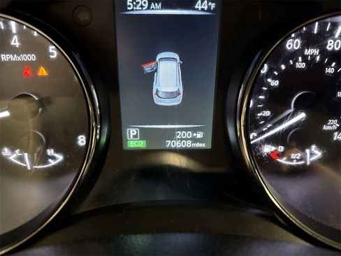 Used 2017 Nissan Rogue SV w/ SV Family Package image 18