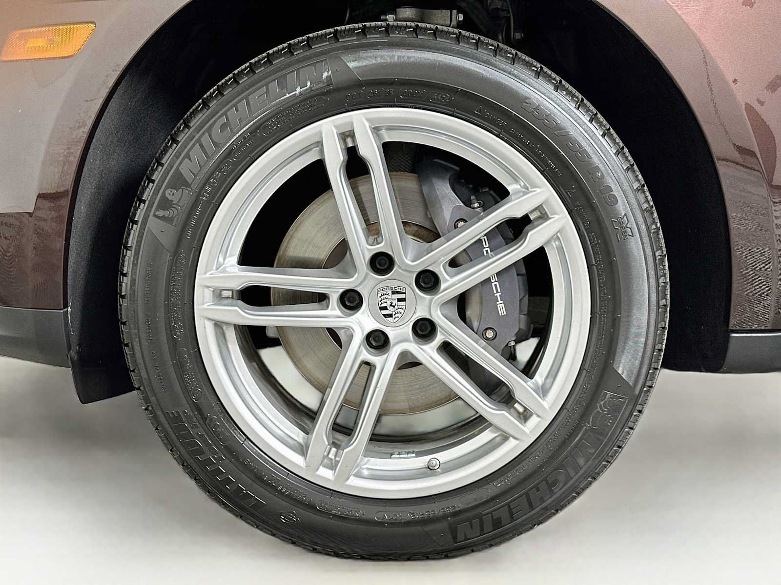 Certified 2021 Porsche Macan AWD/4WD image 32