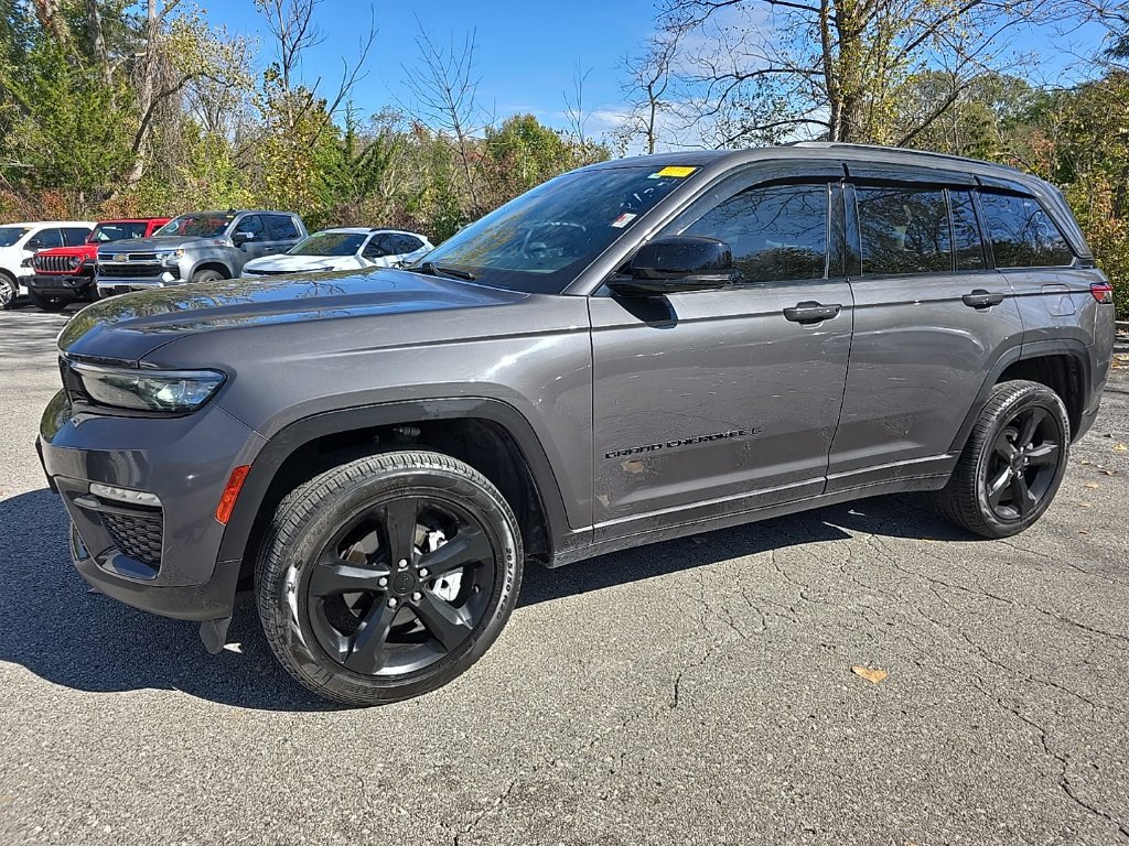 Used 2024 Jeep Grand Cherokee Limited w/ Black Appearance Package AWD/4WD image 2