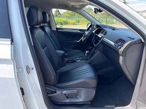 Used 2022 Volkswagen Tiguan SE AWD/4WD image 10