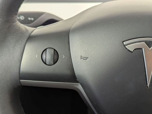 Used 2022 Tesla Model Y Long Range image 7