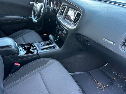 Used 2022 Dodge Charger SXT w/ Blacktop Package image 16