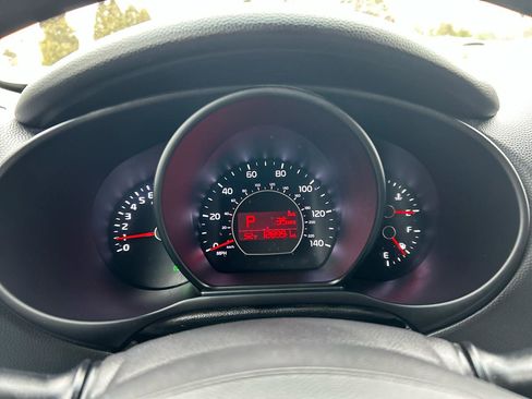 Used 2019 Kia Soul + image 10